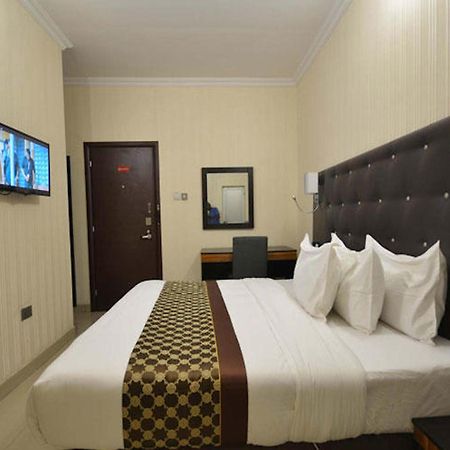 Lakeem Suites Agboyin Surulere Lagos Exterior photo